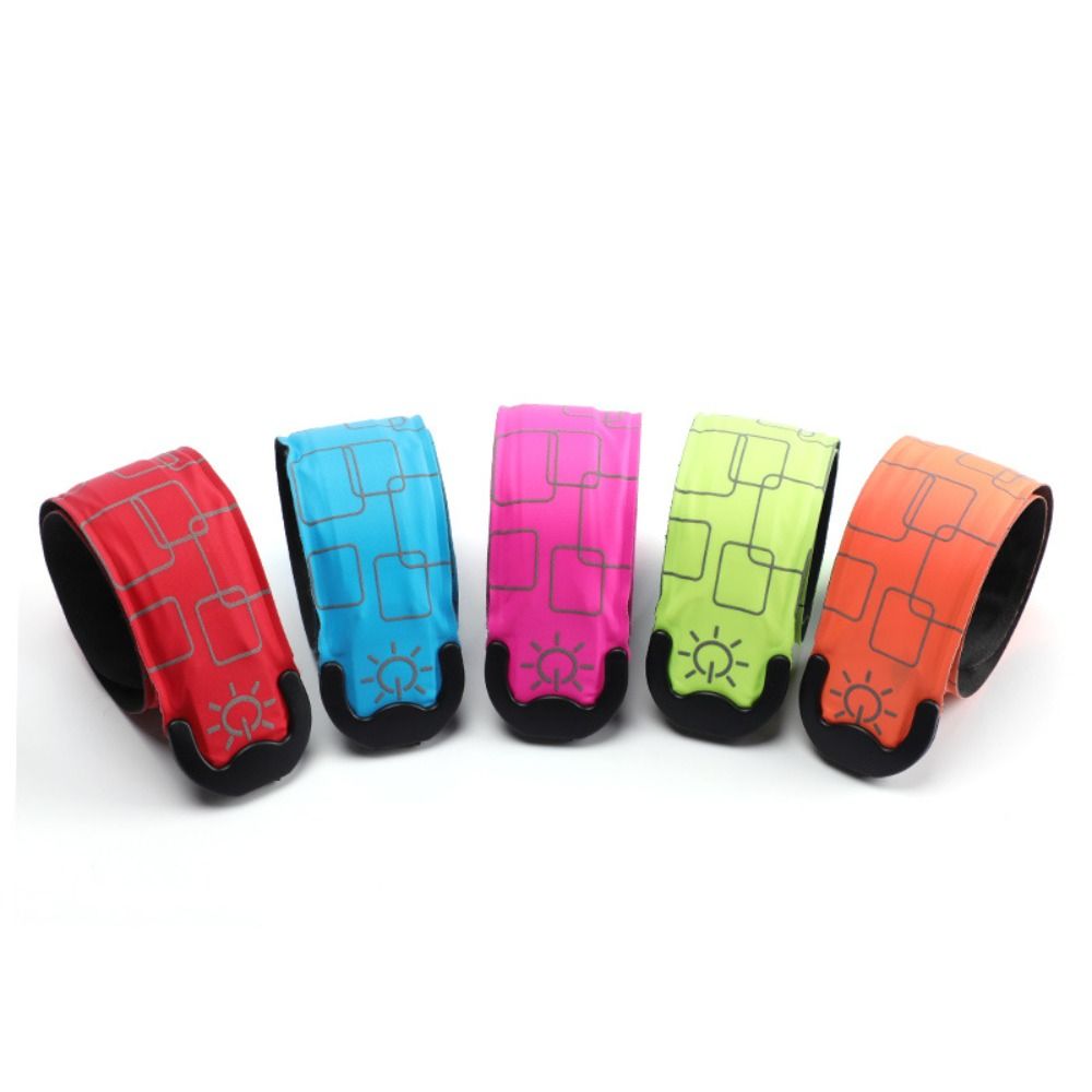 バッテリー式の夜間ランニング用アームバンド。5色展開。USB - Running Visibility Gear のレビューと価格