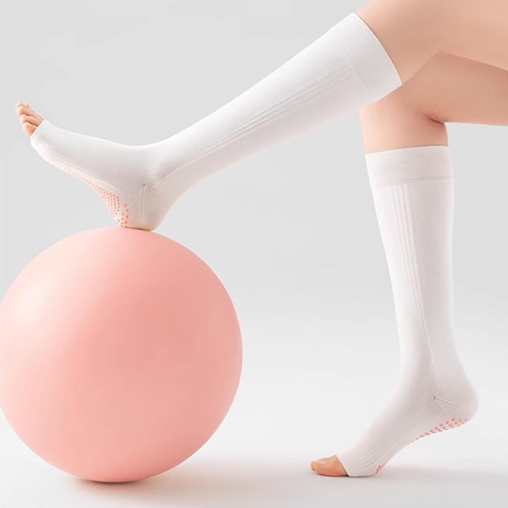 プロ仕様のオープントゥヨガソックス。滑り止め加工を施した、女 - Sports Socks のレビューと価格